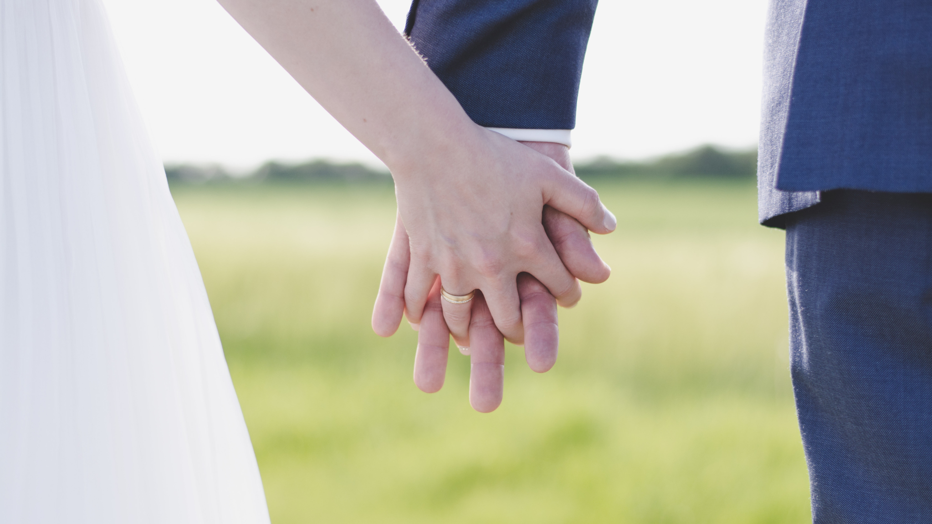 結婚　手　リング